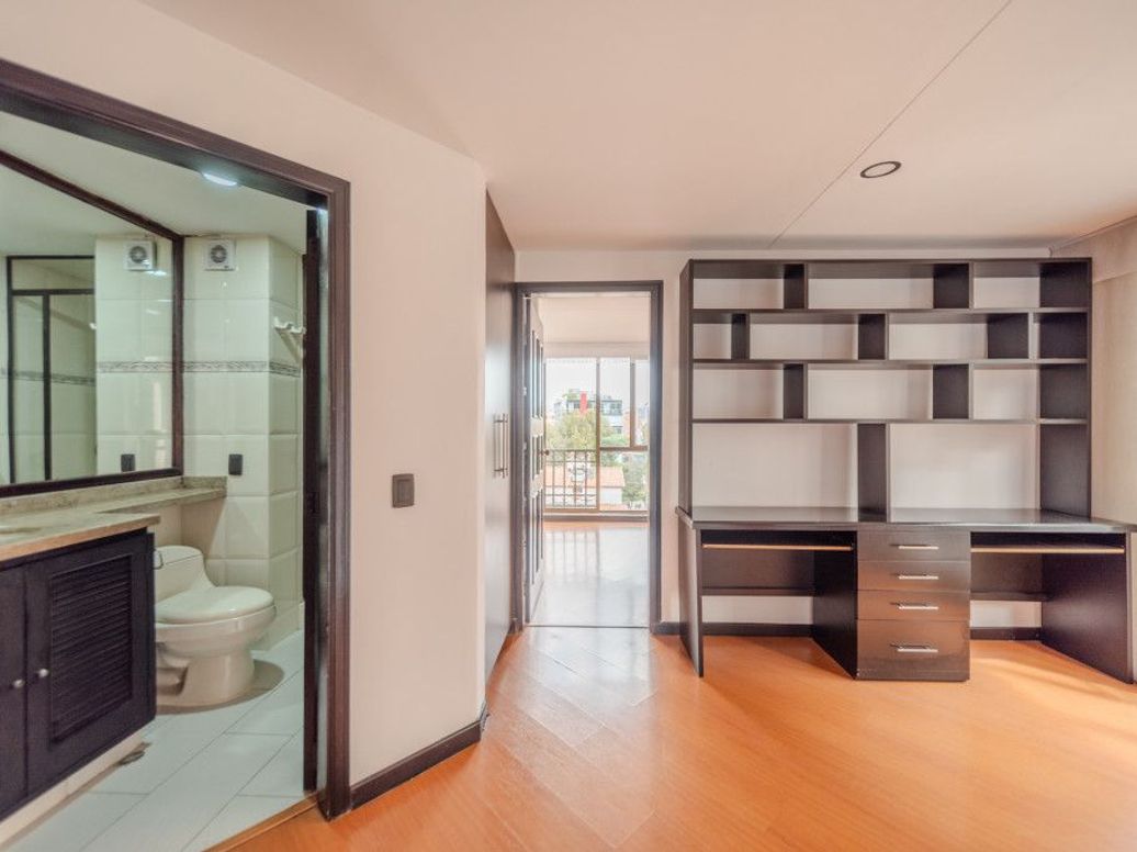 Apartamento de 4 alcobas en venta en San Patricio, Bogotá, 212 m² · foto 12 de 20