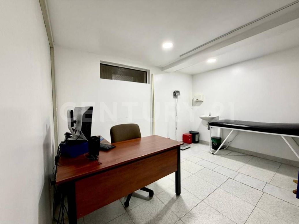 Casa de 7 alcobas en venta en Lago Gaitán El Lago, Bogotá, 321 m² · foto 17 de 20
