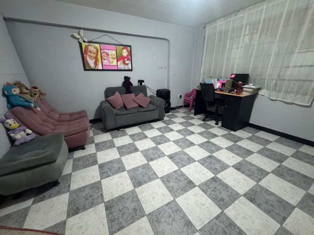 Casa de 11 alcobas en venta en Ciudad Jardín Sur, Bogotá, 246 m² · foto 5 de 14