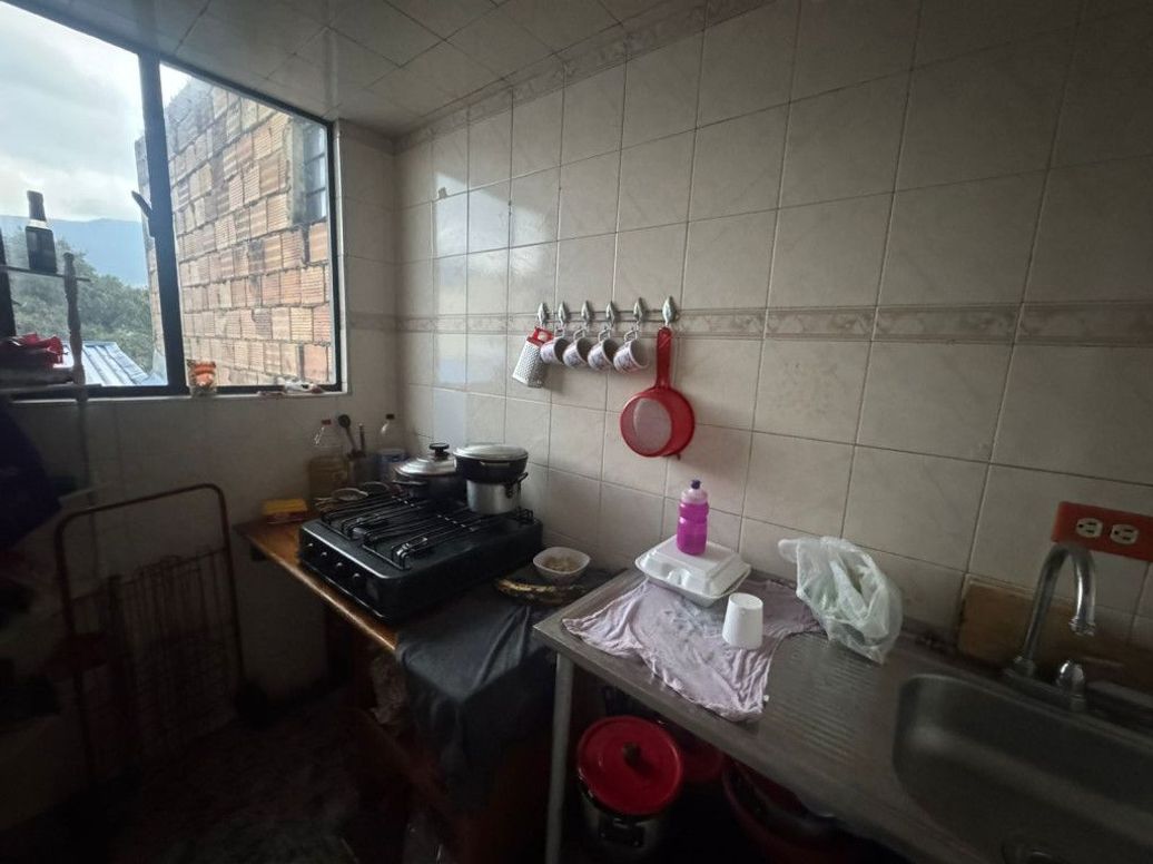 Casa de 11 alcobas en venta en Ciudad Jardín Sur, Bogotá, 246 m² · foto 11 de 14