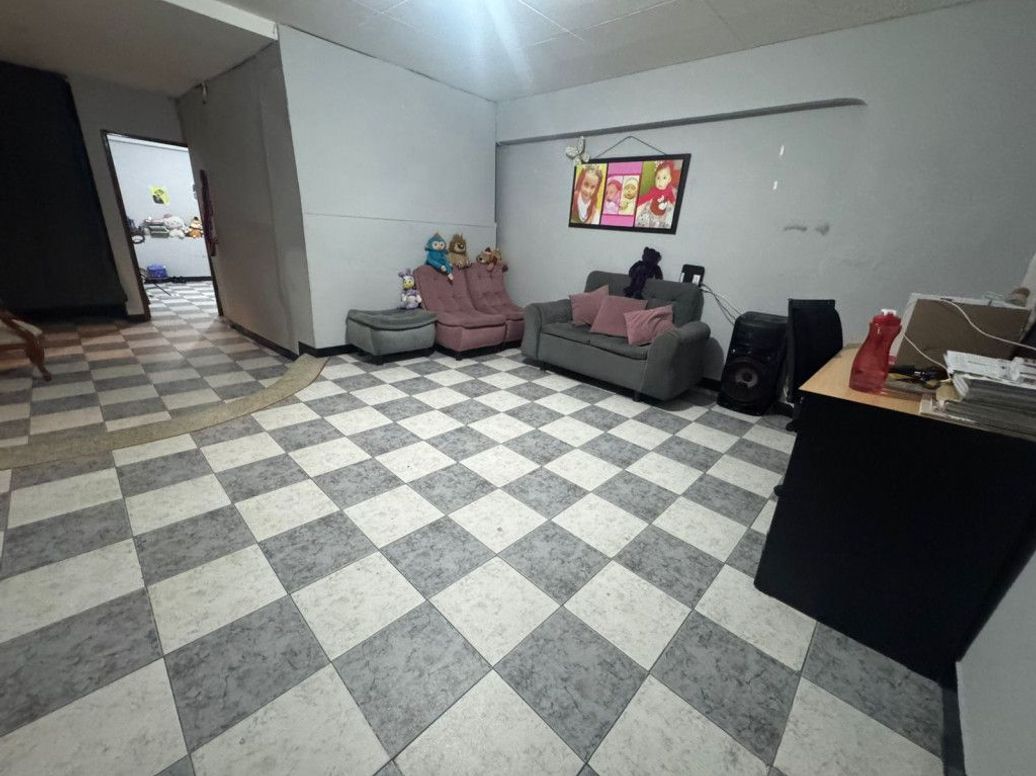 Casa de 11 alcobas en venta en Ciudad Jardín Sur, Bogotá, 246 m² · foto 4 de 14