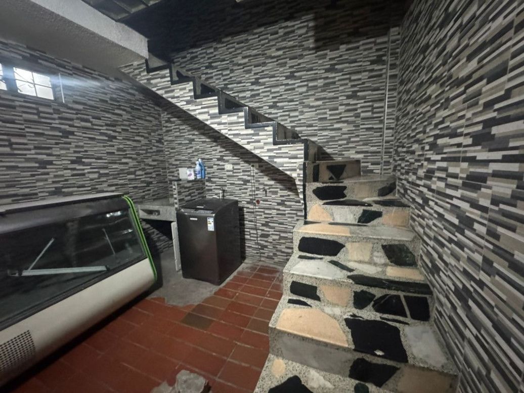 Casa de 11 alcobas en venta en Ciudad Jardín Sur, Bogotá, 246 m² · foto 12 de 14