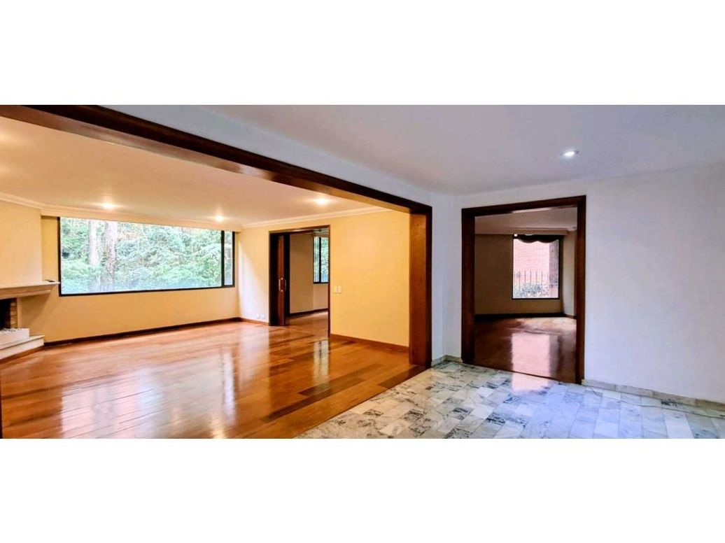 Apartamento de 3 alcobas en venta en Los Rosales, Bogotá, 265 m² · foto 2 de 20