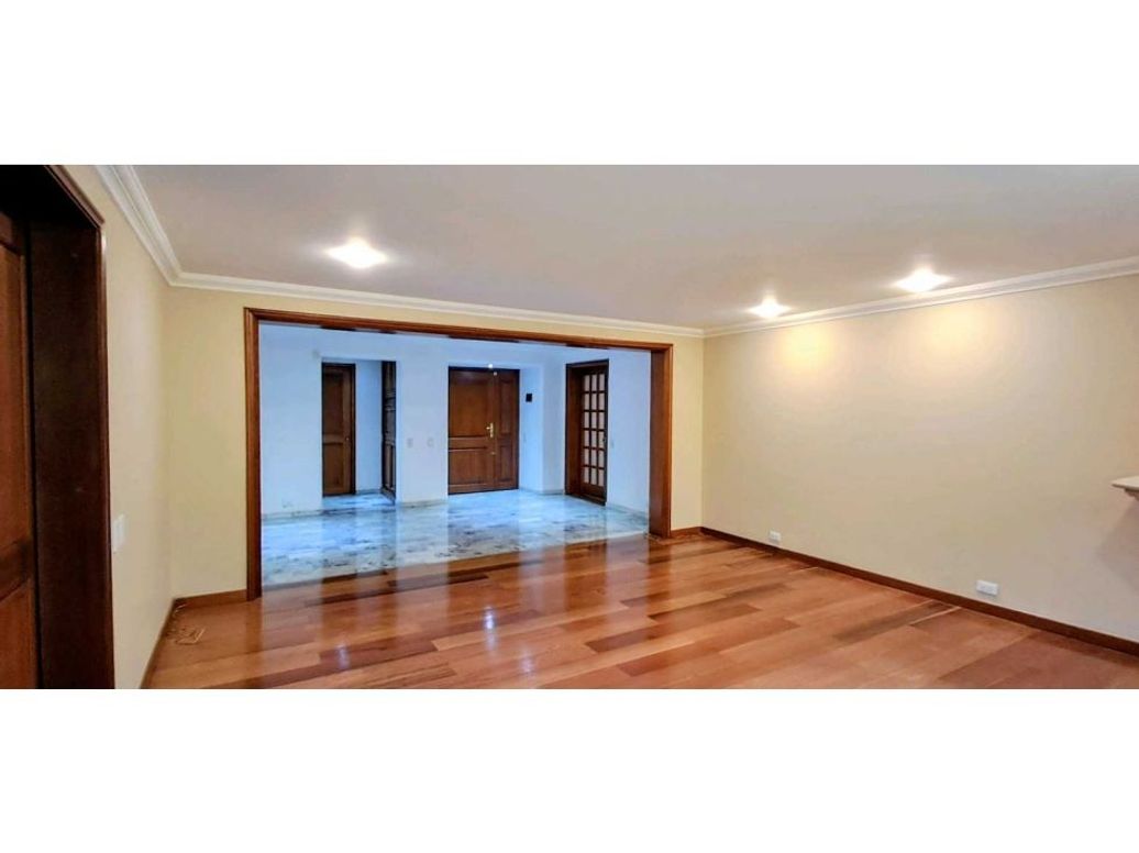 Apartamento de 3 alcobas en venta en Los Rosales, Bogotá, 265 m² · foto 4 de 20