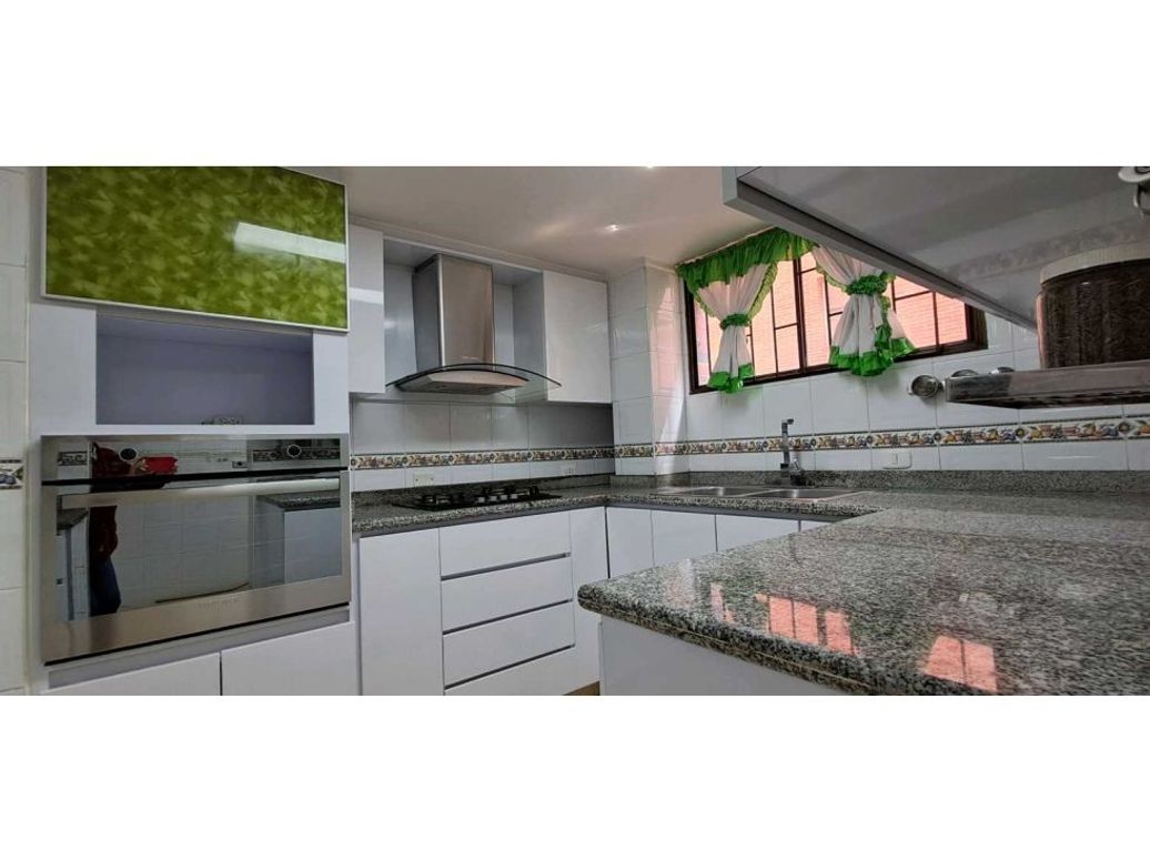Apartamento de 3 alcobas en venta en Los Rosales, Bogotá, 265 m² · foto 9 de 20