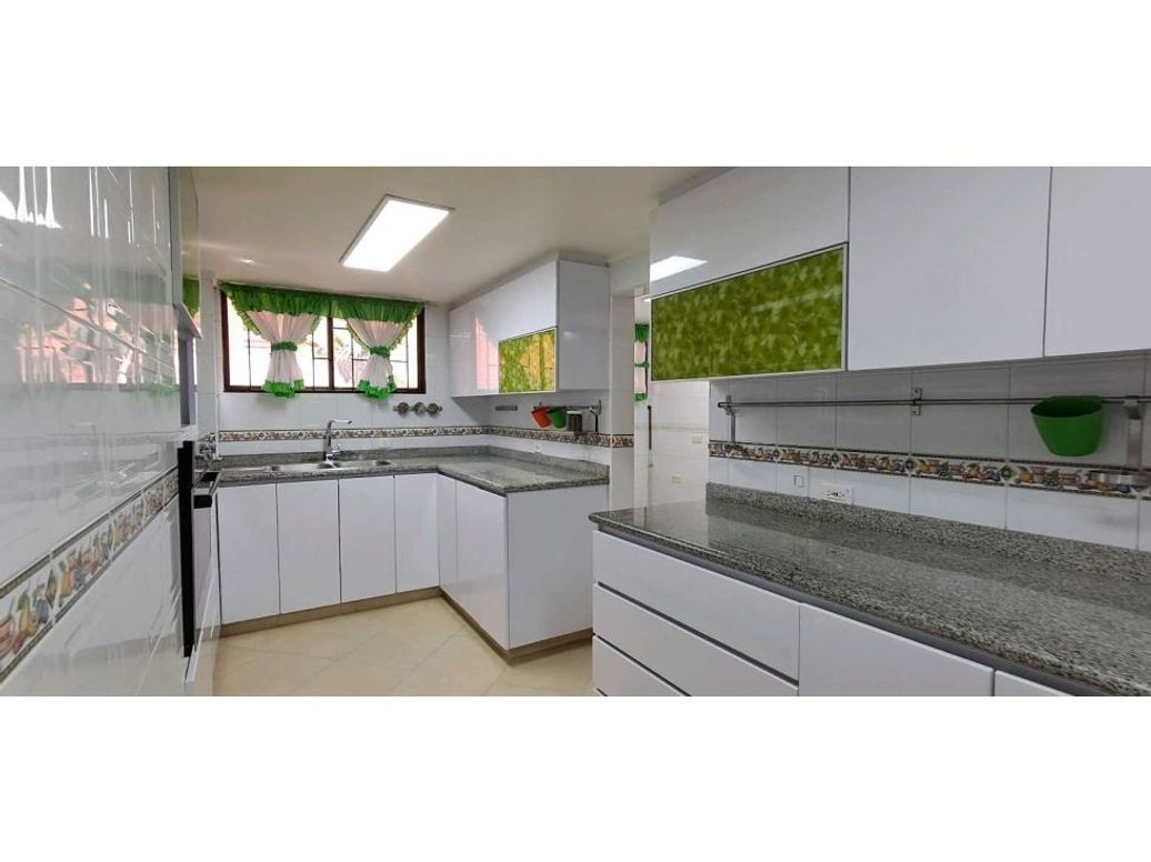 Apartamento de 3 alcobas en venta en Los Rosales, Bogotá, 265 m² · foto 10 de 20