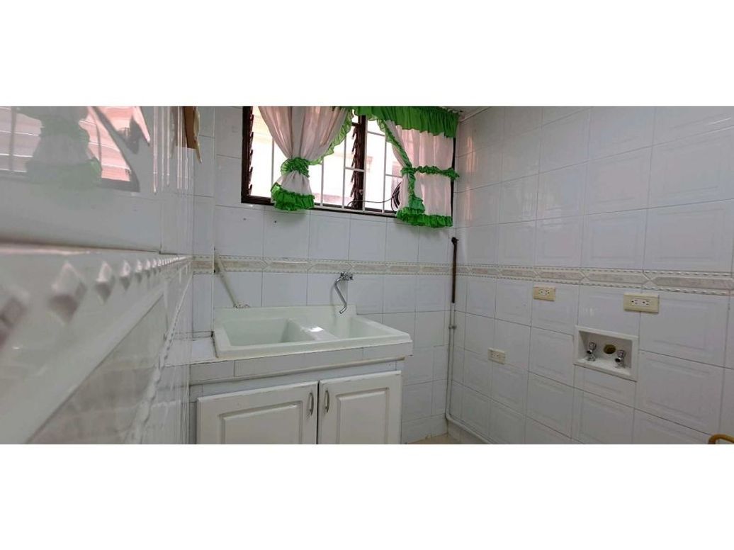 Apartamento de 3 alcobas en venta en Los Rosales, Bogotá, 265 m² · foto 12 de 20