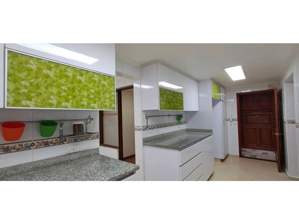 Apartamento de 3 alcobas en venta en Los Rosales, Bogotá, 265 m² · foto 11 de 20