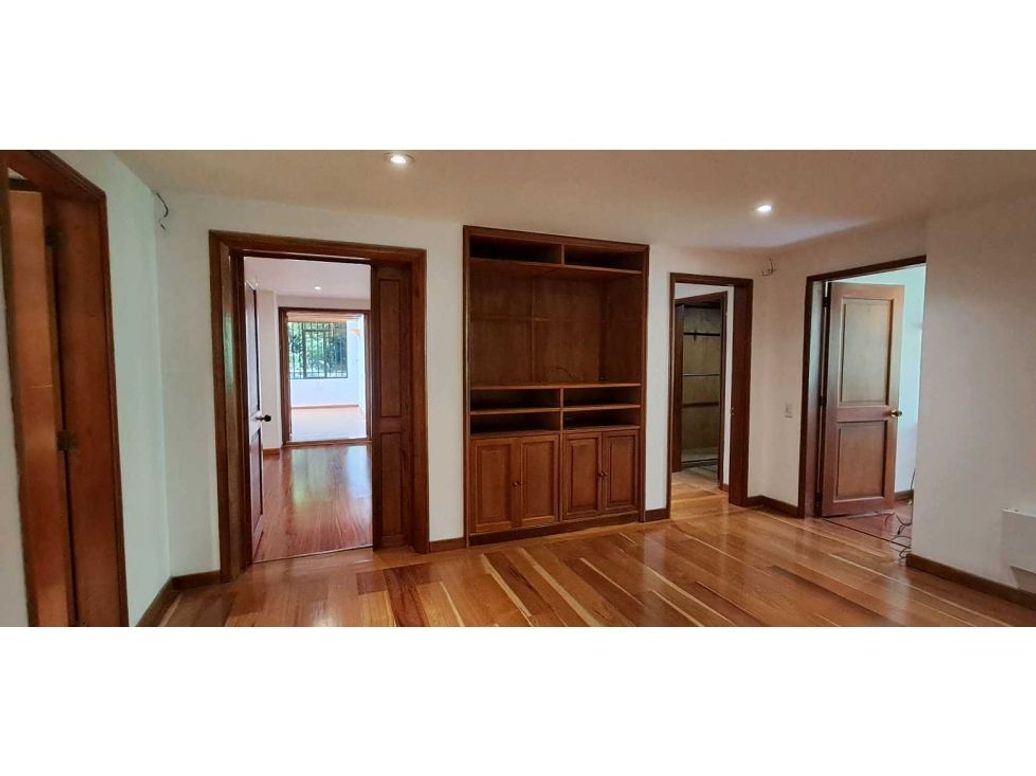 Apartamento de 3 alcobas en venta en Los Rosales, Bogotá, 265 m² · foto 13 de 20