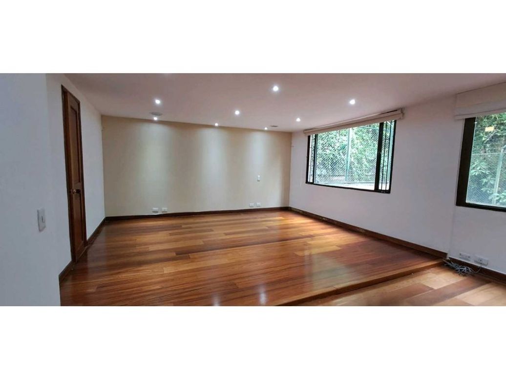 Apartamento de 3 alcobas en venta en Los Rosales, Bogotá, 265 m² · foto 14 de 20