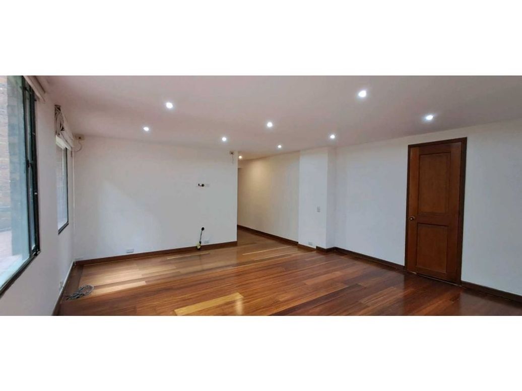 Apartamento de 3 alcobas en venta en Los Rosales, Bogotá, 265 m² · foto 18 de 20