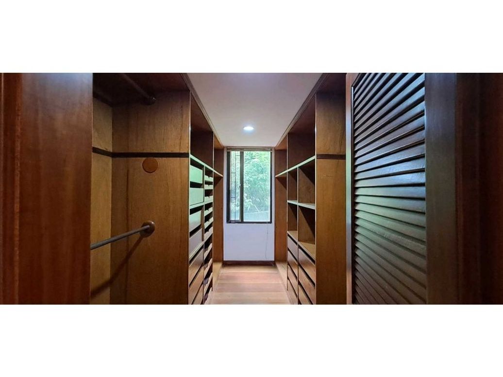 Apartamento de 3 alcobas en venta en Los Rosales, Bogotá, 265 m² · foto 19 de 20