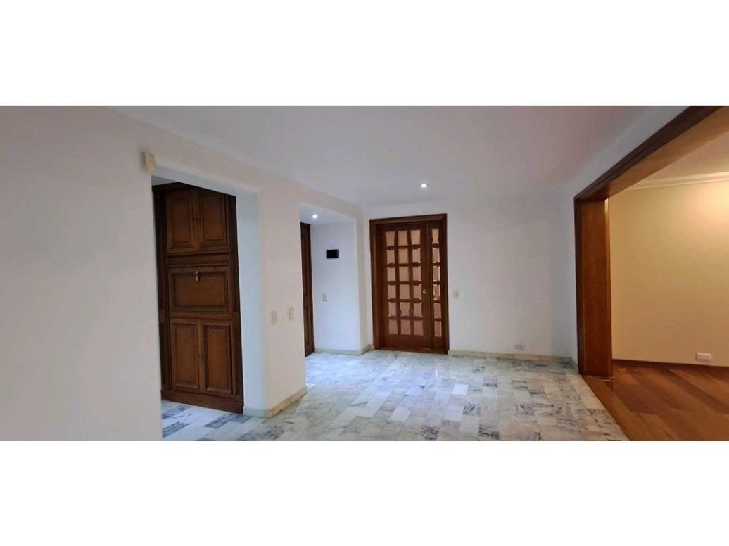 Apartamento de 3 alcobas en venta en Los Rosales, Bogotá, 265 m² · foto 20 de 20