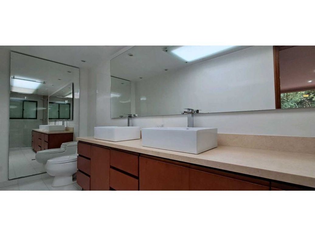 Apartamento de 3 alcobas en venta en Los Rosales, Bogotá, 265 m² · foto 17 de 20