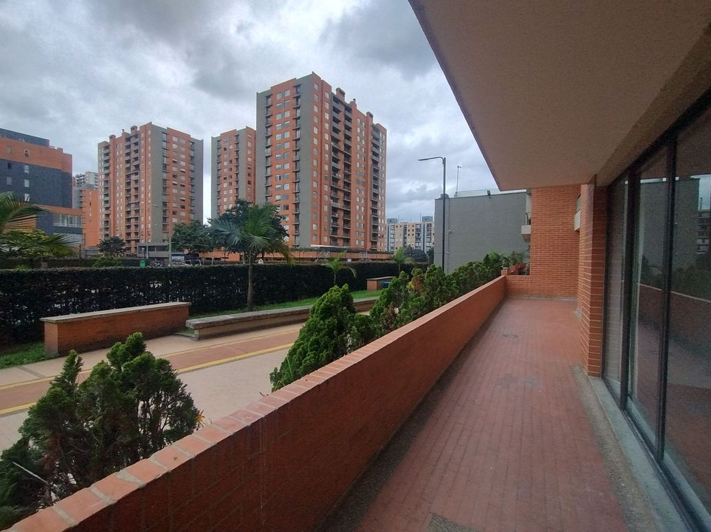 Apartamento de 3 alcobas en venta en El Plan, Bogotá, 92 m² · foto 2 de 20