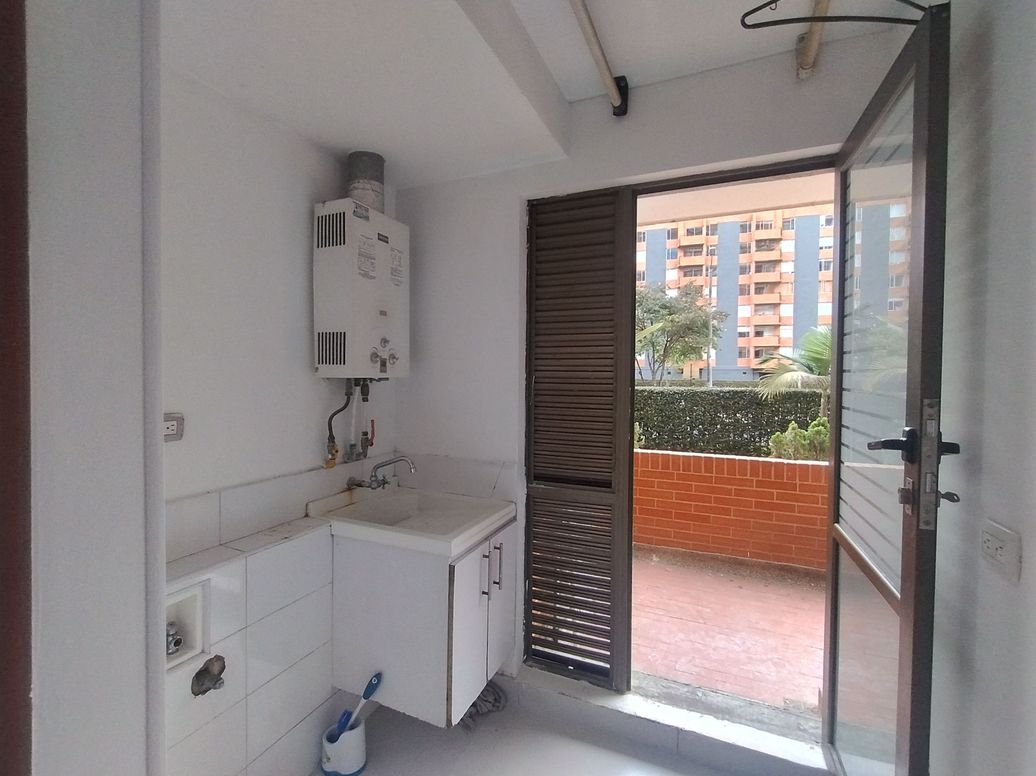 Apartamento de 3 alcobas en venta en El Plan, Bogotá, 92 m² · foto 6 de 20