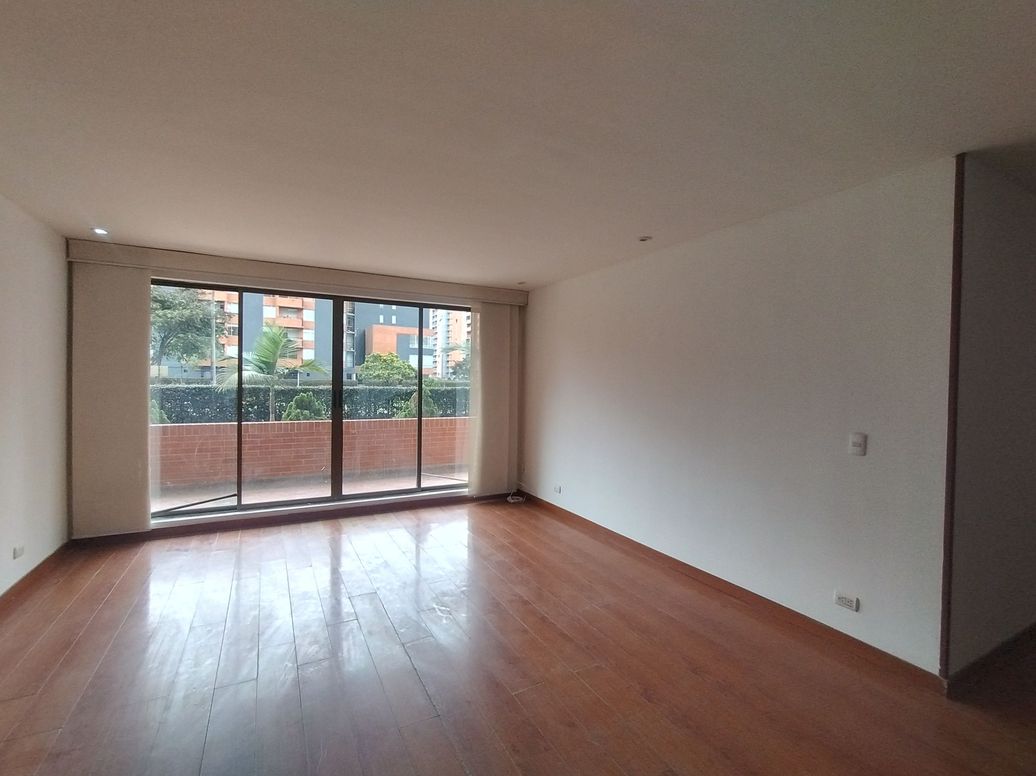 Apartamento de 3 alcobas en venta en El Plan, Bogotá, 92 m² · foto 3 de 20