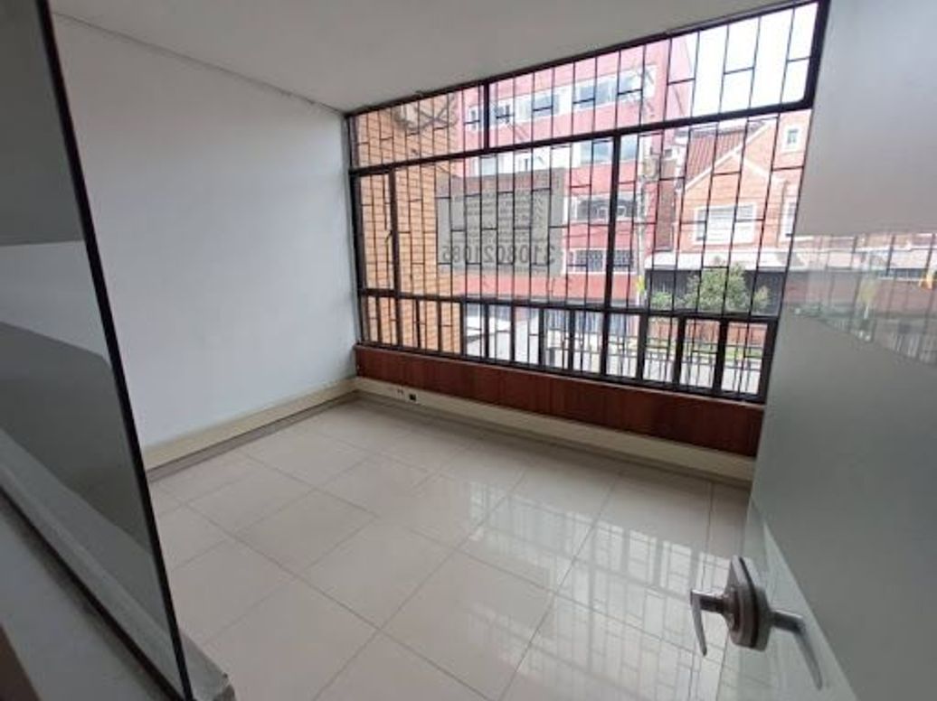 Casa de 20 alcobas en arriendo en San Luis, Bogotá, 598 m² · foto 12 de 20