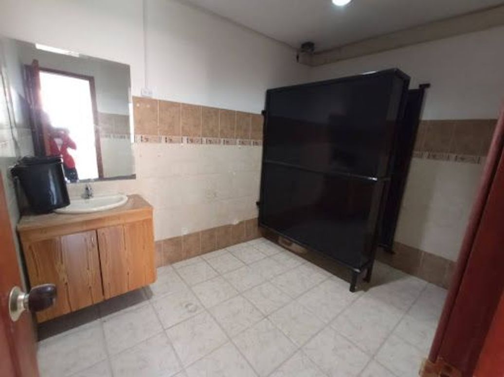 Casa de 20 alcobas en arriendo en San Luis, Bogotá, 598 m² · foto 10 de 20