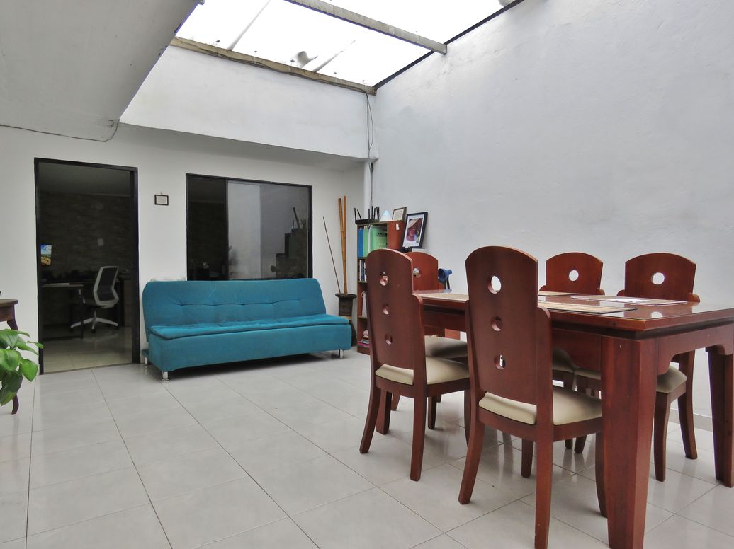 Casa de 5 alcobas en venta en La Veracruz, Bogotá, 393 m² · foto 2 de 5