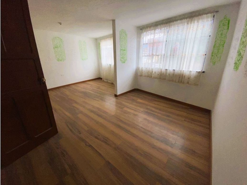 Casa de 9 alcobas en venta en San Fernando, Bogotá, 300 m² · foto 2 de 15