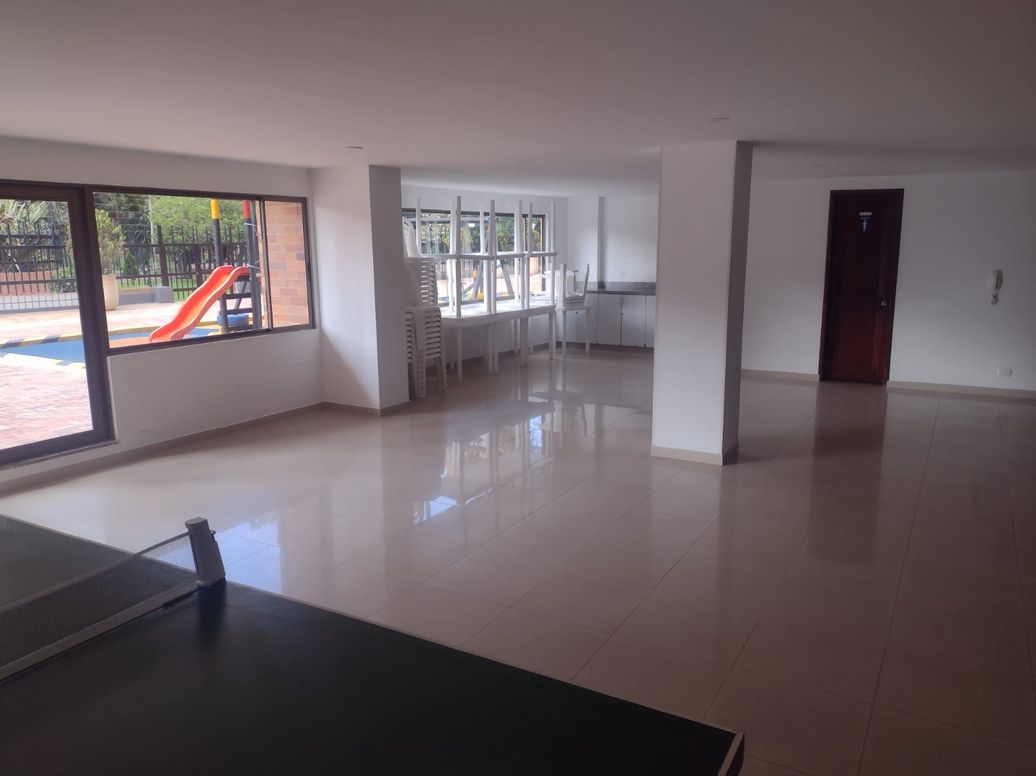 Apartamento de 3 alcobas en venta en Hayuelos, Bogotá, 130 m² · foto 2 de 18