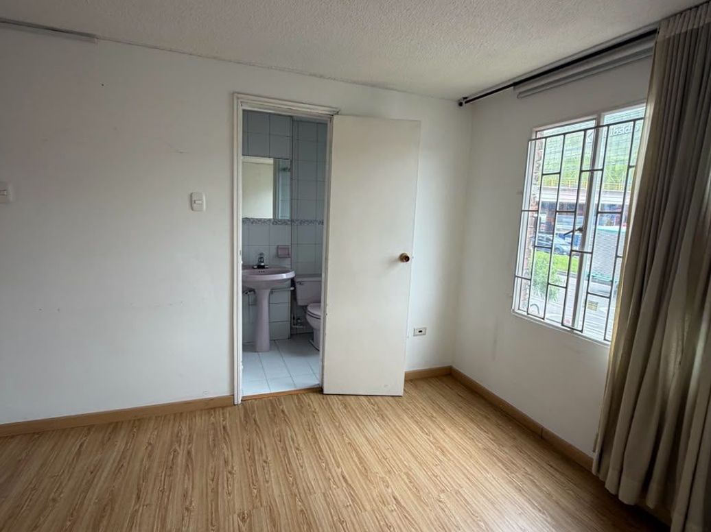Apartamento de 4 alcobas en venta en Belalcázar, Bogotá, 137 m² · foto 15 de 16