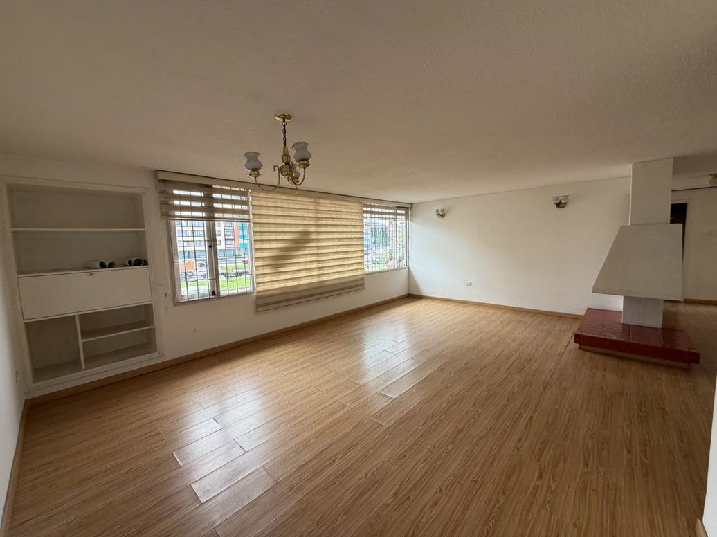 Apartamento de 4 alcobas en venta en Belalcázar, Bogotá, 137 m² · foto 2 de 16
