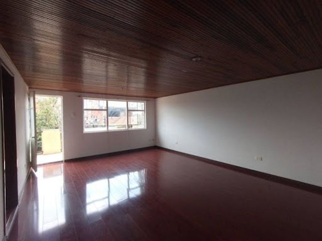 Casa de 9 alcobas en venta en Quinta Ramos, Bogotá, 406 m² · foto 2 de 20