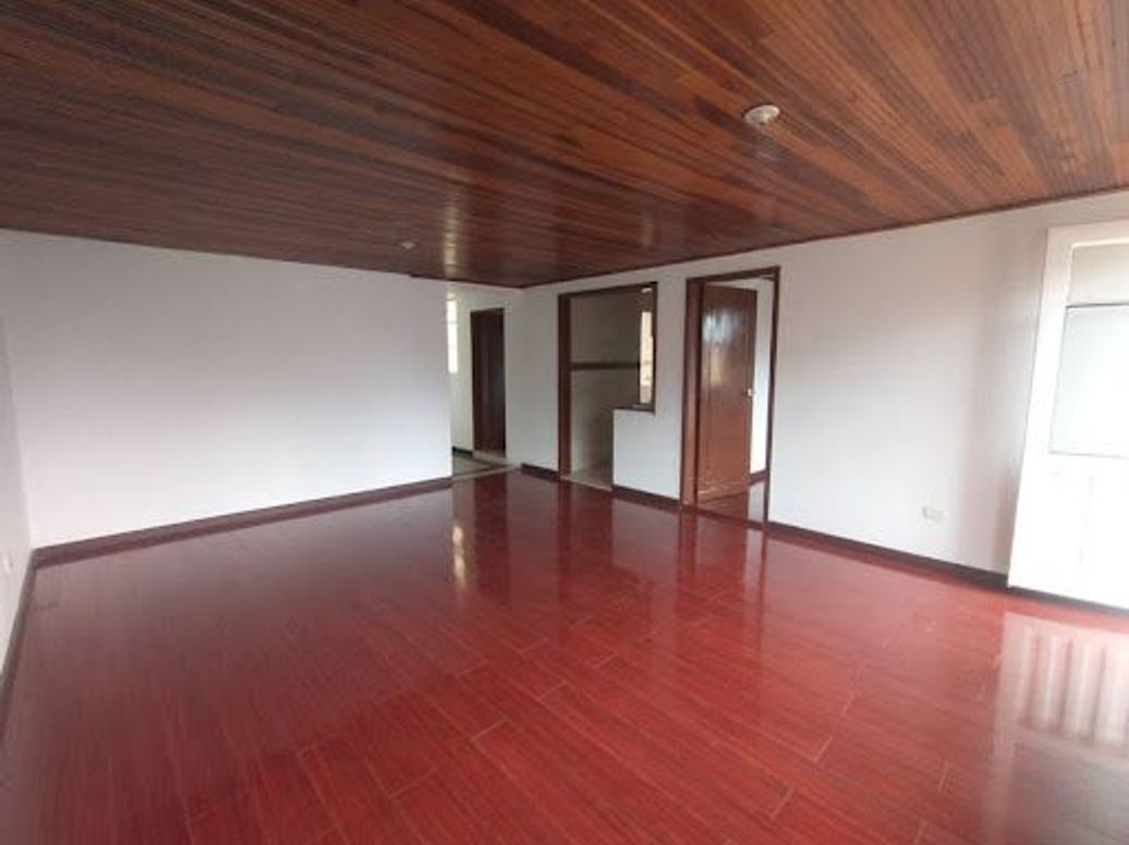 Casa de 9 alcobas en venta en Quinta Ramos, Bogotá, 406 m² · foto 3 de 20
