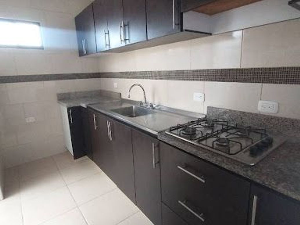 Casa de 9 alcobas en venta en Quinta Ramos, Bogotá, 406 m² · foto 4 de 20