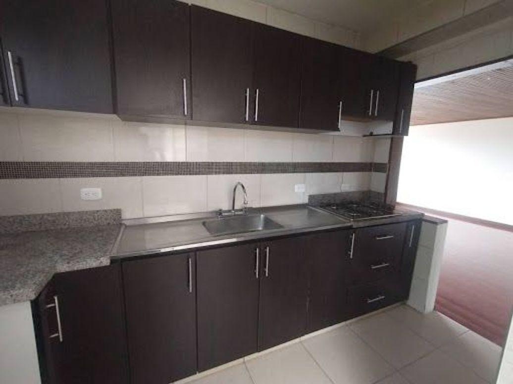 Casa de 9 alcobas en venta en Quinta Ramos, Bogotá, 406 m² · foto 5 de 20