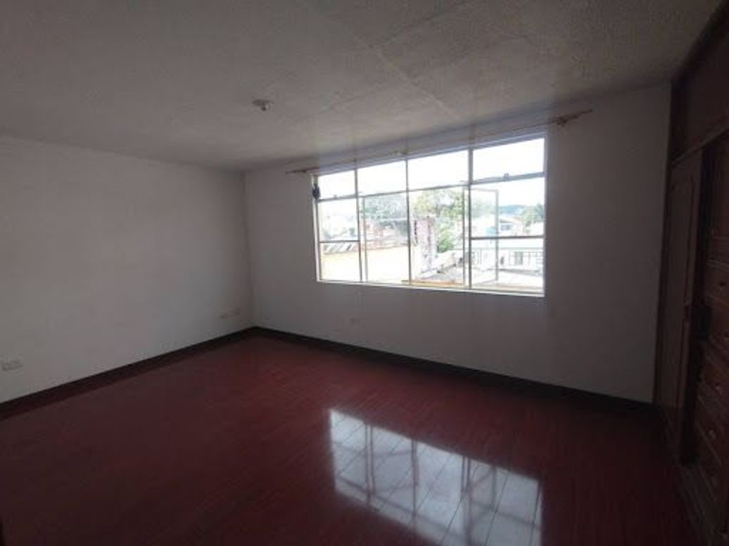 Casa de 9 alcobas en venta en Quinta Ramos, Bogotá, 406 m² · foto 13 de 20
