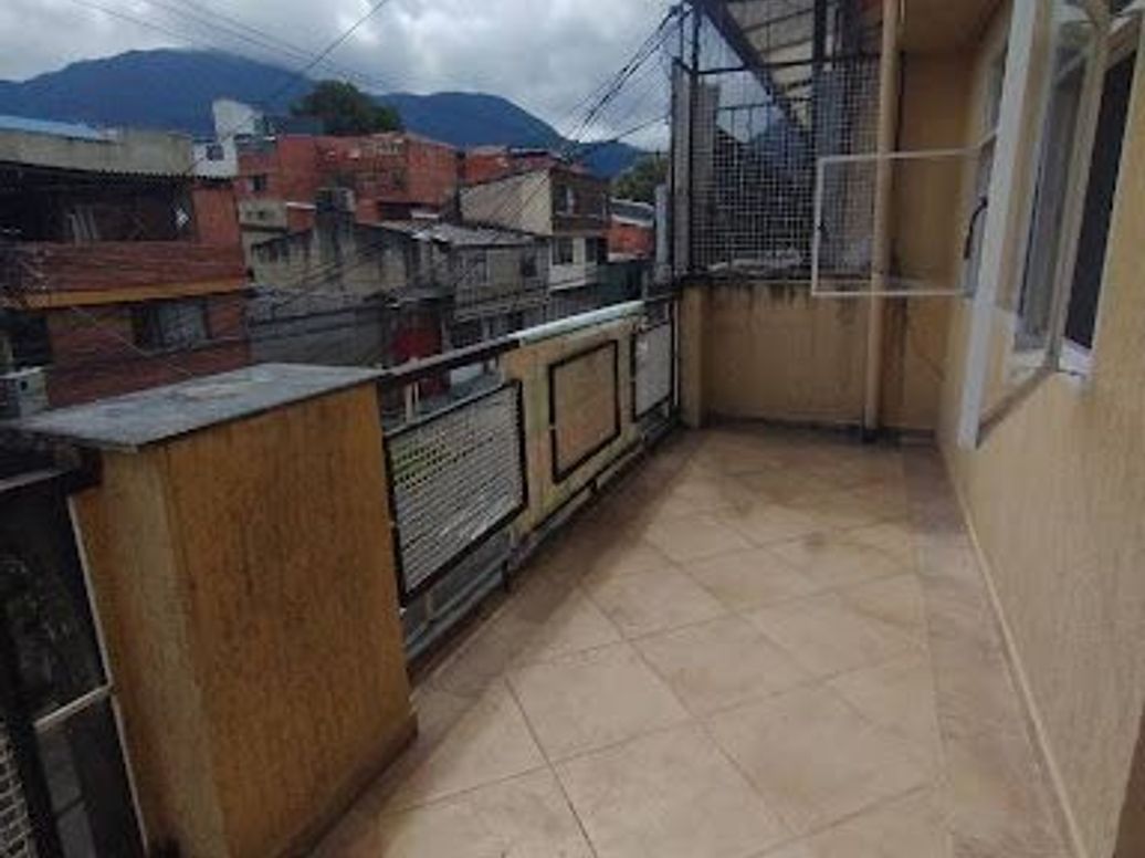 Casa de 9 alcobas en venta en Quinta Ramos, Bogotá, 406 m² · foto 19 de 20