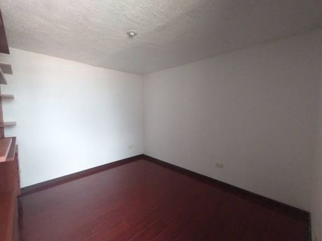 Casa de 9 alcobas en venta en Quinta Ramos, Bogotá, 406 m² · foto 9 de 20