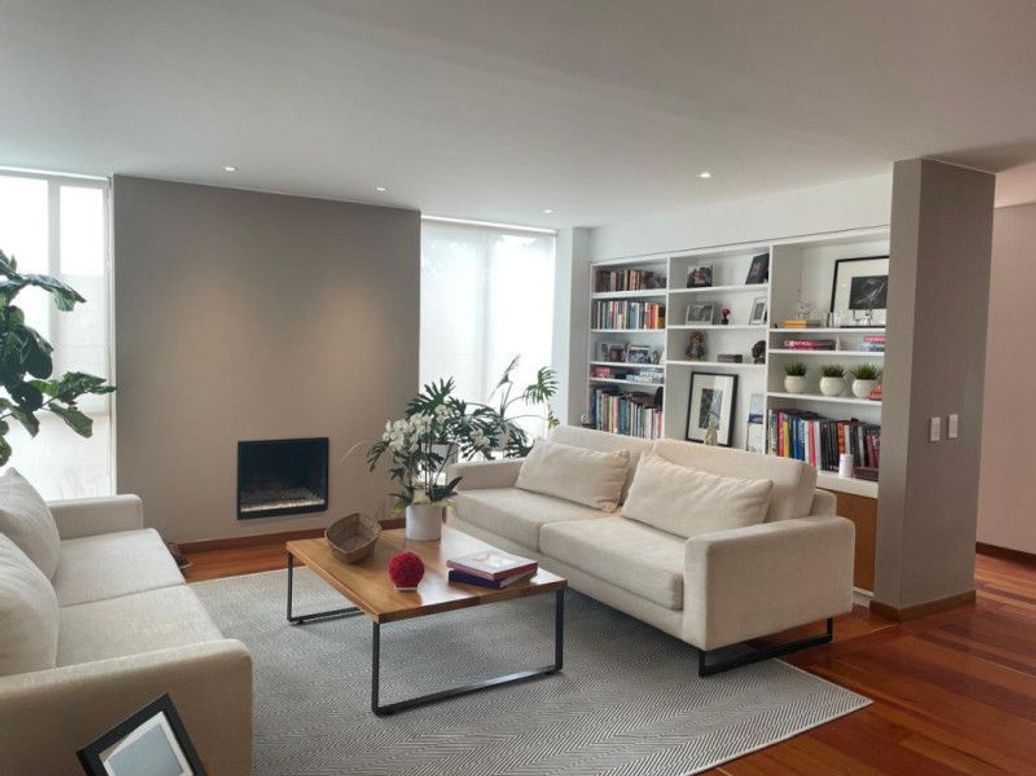 Apartamento de 3 alcobas en venta en Santa Barbara Occidental, Bogotá, 205 m² · foto 3 de 20