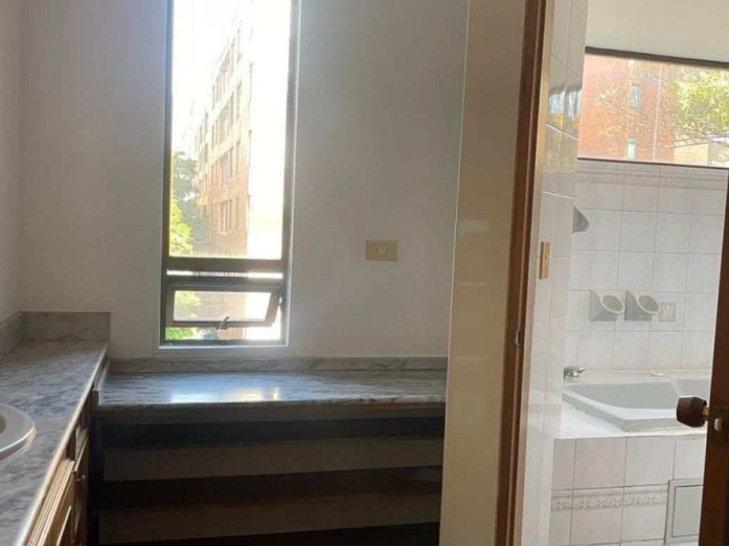 Apartamento de 3 alcobas en venta en Chico, Bogotá, 250 m² · foto 11 de 18