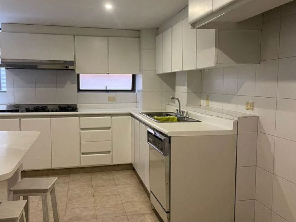 Apartamento de 3 alcobas en venta en Chico, Bogotá, 250 m² · foto 4 de 18