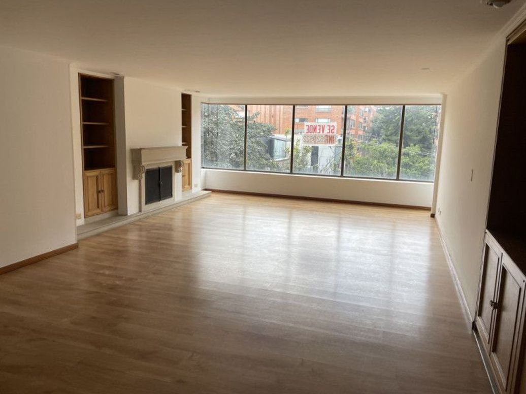Apartamento de 3 alcobas en venta en Chico, Bogotá, 250 m² · foto 2 de 18