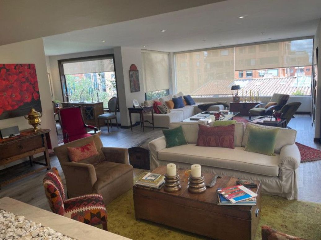 Casa de 4 alcobas en venta en Cataluña, Bogotá, 385 m² · foto 2 de 20
