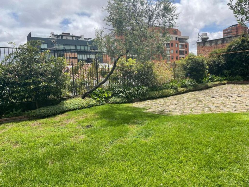 Casa de 4 alcobas en venta en Cataluña, Bogotá, 385 m² · foto 9 de 20