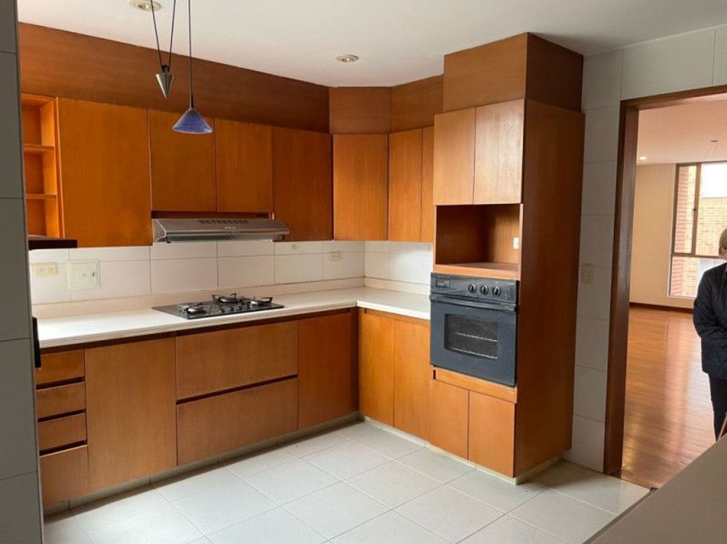 Apartamento de 3 alcobas en venta en Santa Barbara Occidental, Bogotá, 185 m² · foto 4 de 11