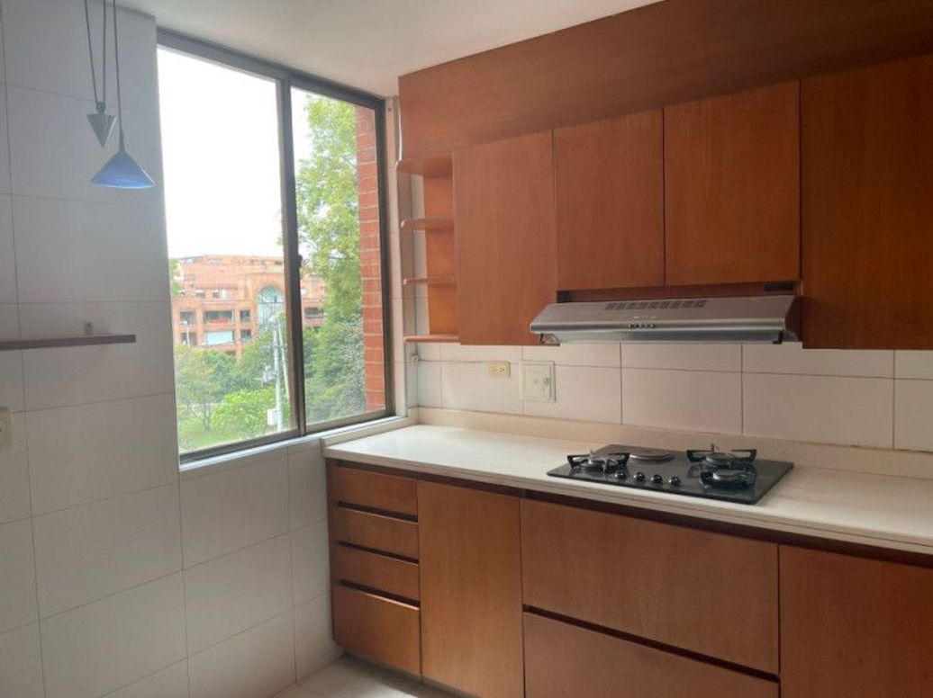 Apartamento de 3 alcobas en venta en Santa Barbara Occidental, Bogotá, 185 m² · foto 5 de 11