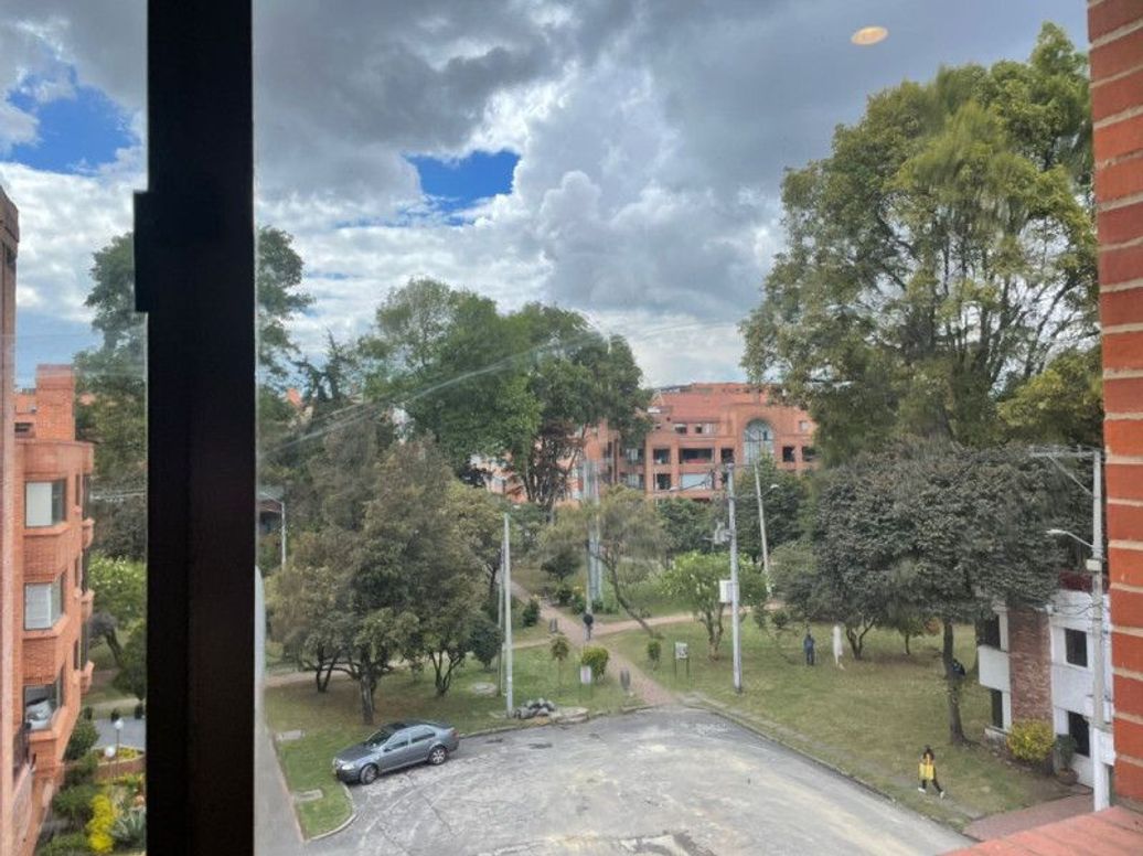 Apartamento de 3 alcobas en venta en Santa Barbara Occidental, Bogotá, 185 m² · foto 2 de 11