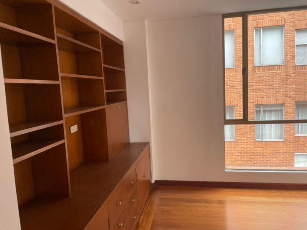 Apartamento de 3 alcobas en venta en Santa Barbara Occidental, Bogotá, 185 m² · foto 7 de 11