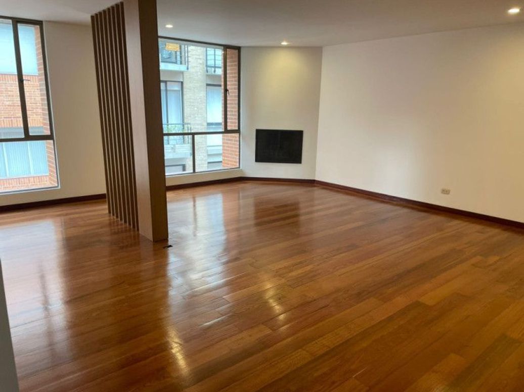 Apartamento de 3 alcobas en venta en Santa Barbara Occidental, Bogotá, 185 m² · foto 3 de 11