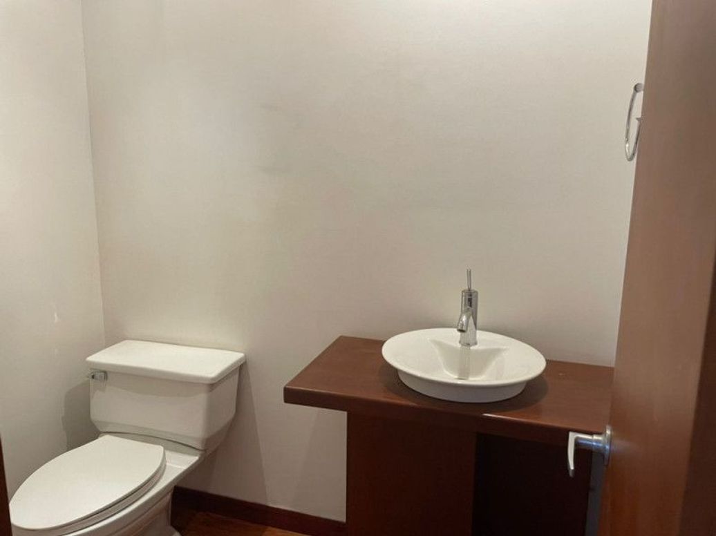 Apartamento de 3 alcobas en venta en Santa Barbara Occidental, Bogotá, 185 m² · foto 10 de 11