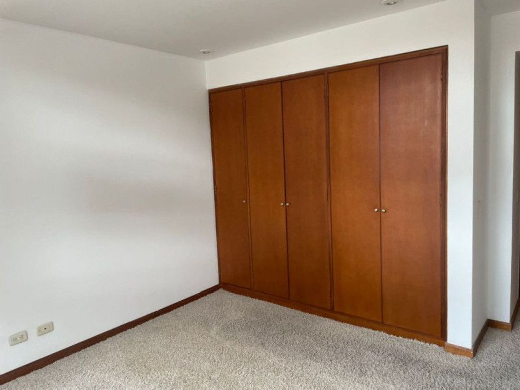 Apartamento de 3 alcobas en venta en Santa Barbara Occidental, Bogotá, 185 m² · foto 8 de 11