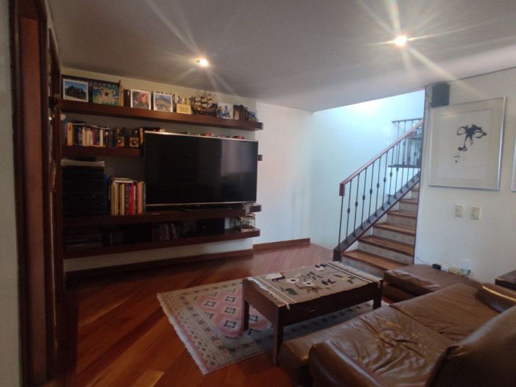 Apartamento de 4 alcobas en venta en Santa Barbara Central, Bogotá, 202 m² · foto 4 de 12