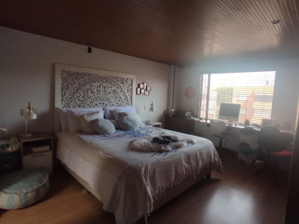 Apartamento de 4 alcobas en venta en Santa Barbara Central, Bogotá, 202 m² · foto 6 de 12